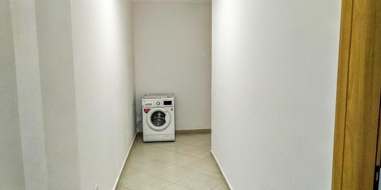 Rass' Apartment Vlorë Exteriör bild